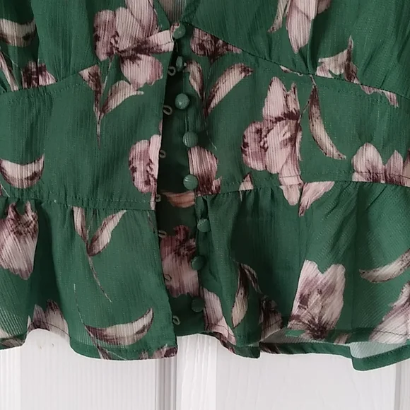 Floral Top - Picture 3 of 4